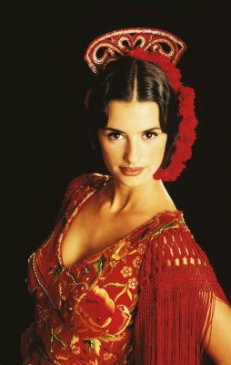 The Penelope Cruz flamenco fiesta: Celebrating Spanish culture with a touch of Hollywood glamour!